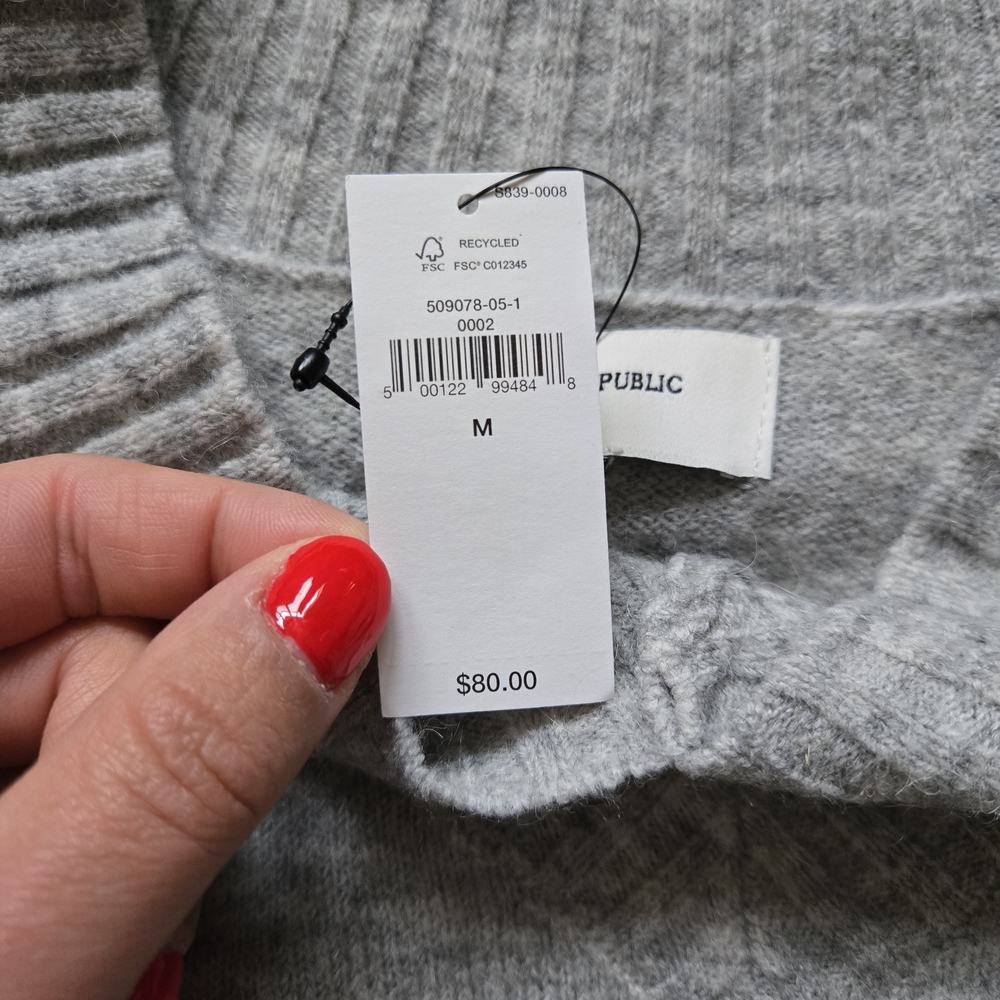 Banana Republic Light Gray V-Neck Sweater - Picture 3 of 3